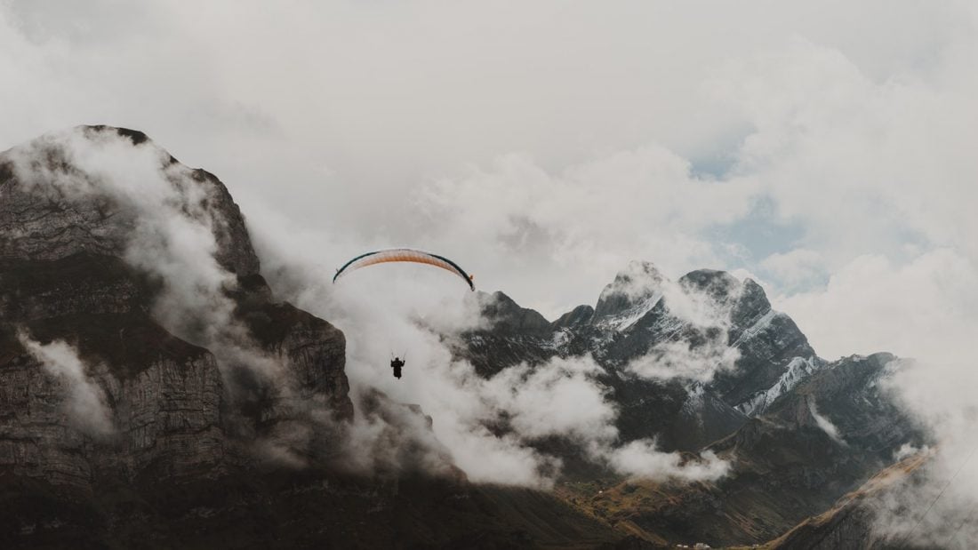 things to do in Switzerland paragliding