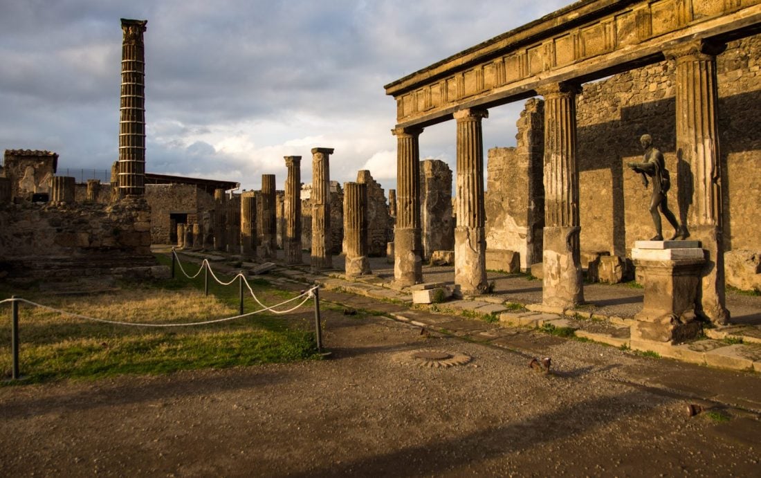 pompeii ruins temple italy