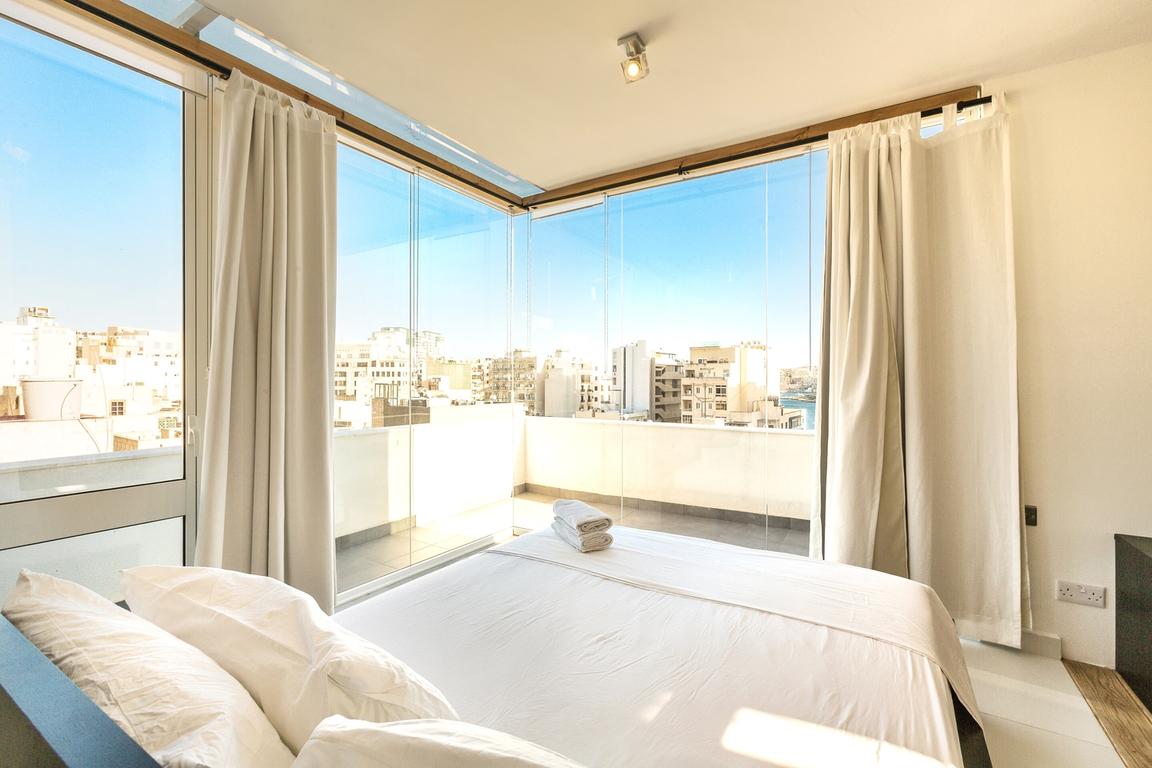 best hostel in Malta two pillows